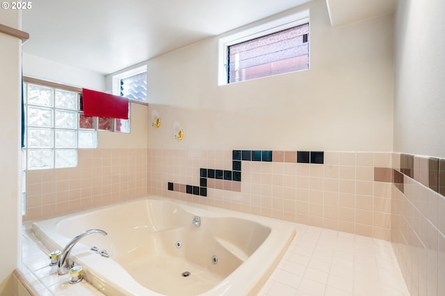 2120 W 23rd Ave, Eugene, OR 97405 - full bath with a whirlpool tub