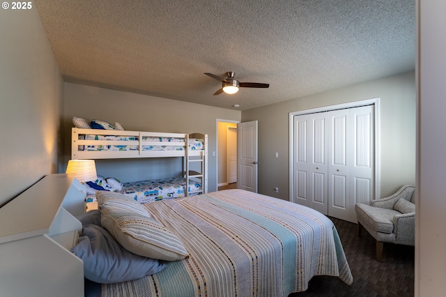1005 NW Pacific Way, Waldport, OR 97394 - carpeted bedroom featuring a closet, ceiling fan, and a textured ceiling