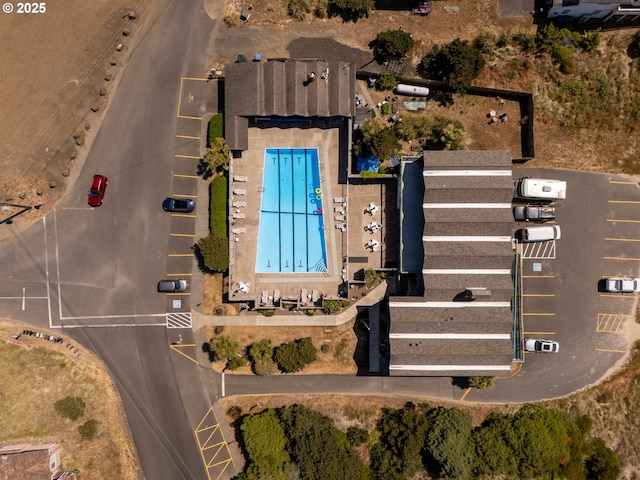 1005 NW Pacific Way, Waldport, OR 97394 - aerial view of property and surrounding area featuring a pool area