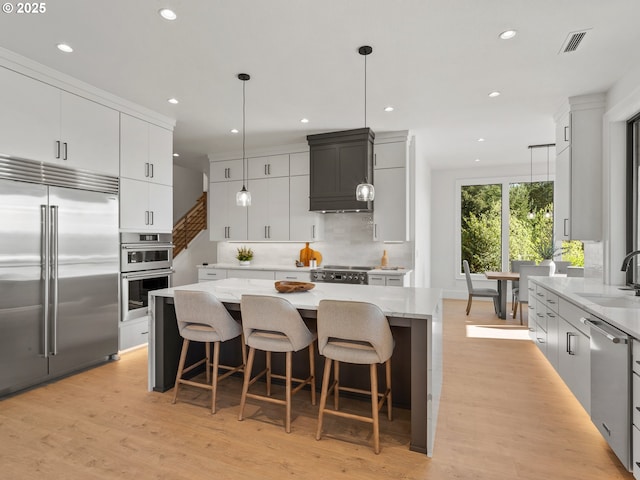 kitchen with backsplash, visible vents, stainless steel appliances, and recessed lighting