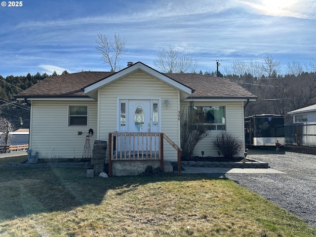 346 N Humbolt St, Canyon City, OR 97820 - bungalow-style home featuring a front lawn