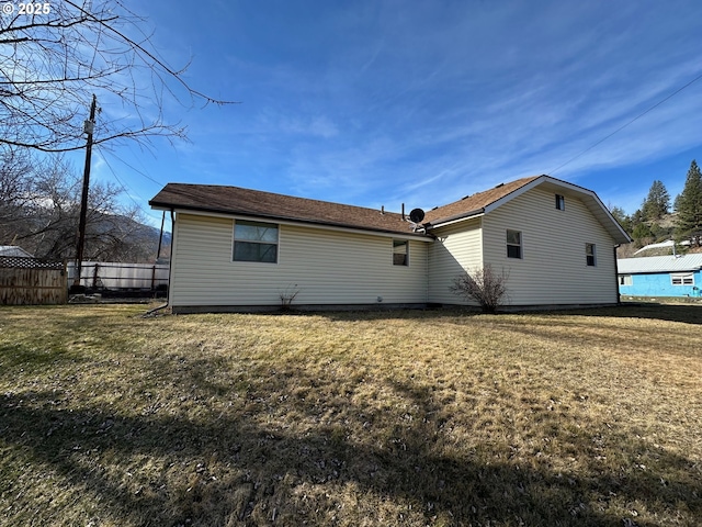 346 N Humbolt St, Canyon City, OR 97820 - rear view of property featuring fence and a yard