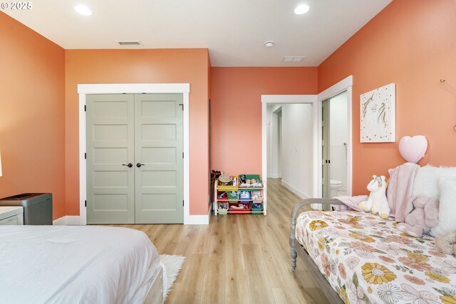 14015 NE 52nd Ave, Vancouver, WA 98686 - bedroom featuring light wood-type flooring, a closet, and recessed lighting