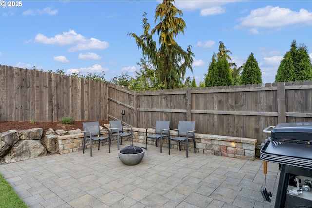 14015 NE 52nd Ave, Vancouver, WA 98686 - fenced backyard featuring a grill, an outdoor fire pit, and a patio area