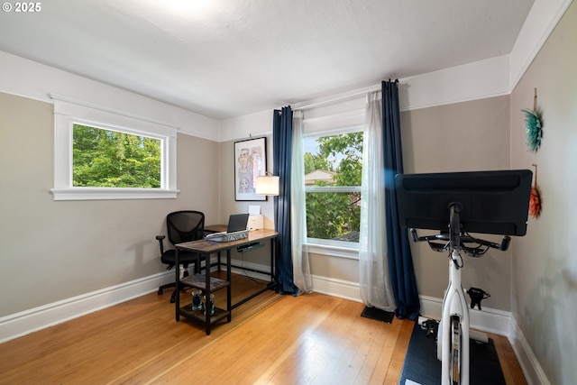 233 SE 28th Ave, Portland, OR 97214 - home office featuring light wood-style floors and baseboards