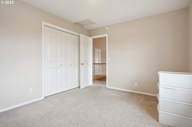 unfurnished bedroom featuring carpet, a closet, and baseboards