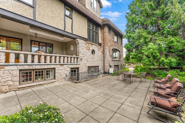 6633 SE 29th Ave, Portland, OR 97202 - view of patio / terrace with outdoor dining space