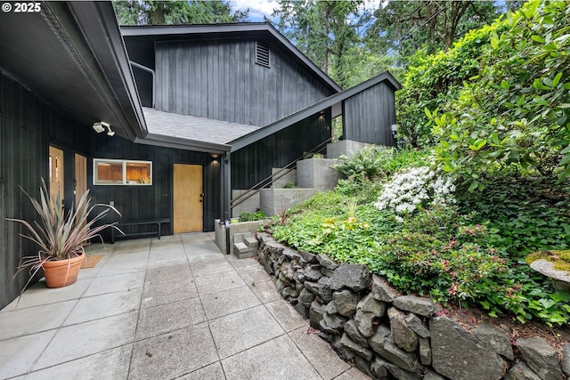 275 Sunset Dr, Eugene, OR 97403 - entrance to property with a patio area and a shingled roof