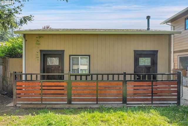 view of front of house with fence