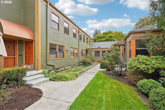 2025 SE Caruthers St Unit 19, Portland, OR 97214 - view of green lawn
