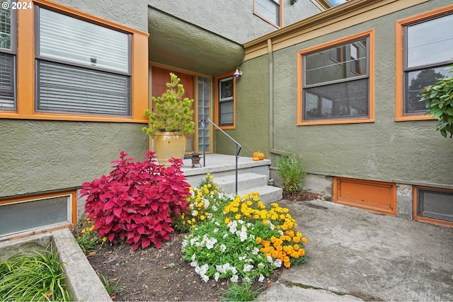 2025 SE Caruthers St Unit 19, Portland, OR 97214 - entrance to property with stucco siding