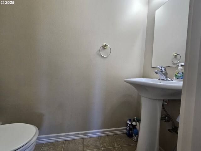 110 2nd St, Astoria, OR 97103 - bathroom featuring baseboards, toilet, and a sink