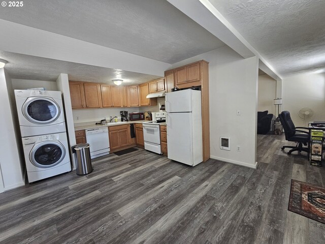 110 2nd St, Astoria, OR 97103 - kitchen featuring white appliances, stacked washing machine and dryer, under cabinet range hood, a textured ceiling, and dark wood-style floors