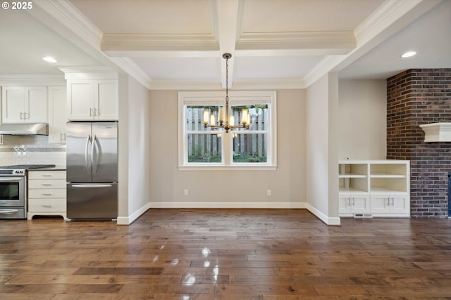2760 SW Sylvania Ter, Portland, OR 97219 - kitchen featuring stainless steel appliances, under cabinet range hood, dark wood-style floors, tasteful backsplash, and a chandelier