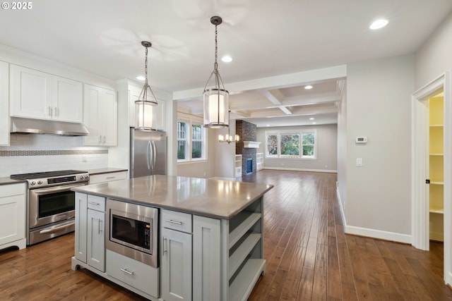 2760 SW Sylvania Ter, Portland, OR 97219 - kitchen featuring appliances with stainless steel finishes, under cabinet range hood, recessed lighting, open floor plan, and coffered ceiling
