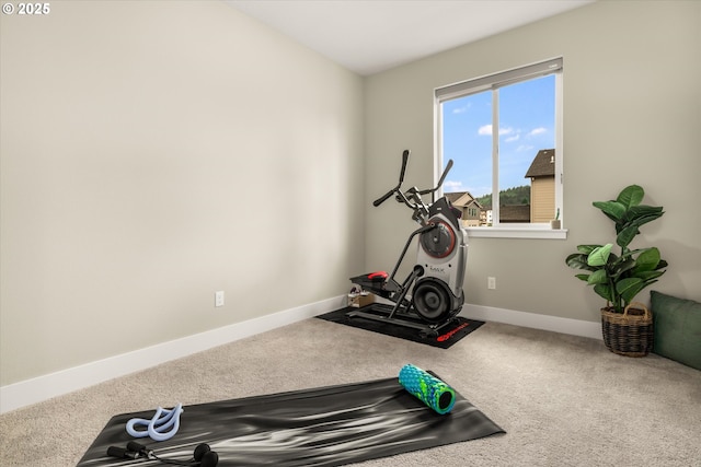 workout room featuring carpet flooring and baseboards