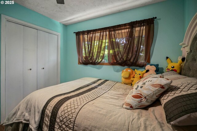 7360 SE Imperial Ct, Milwaukie, OR 97222 - bedroom with a textured ceiling and a closet