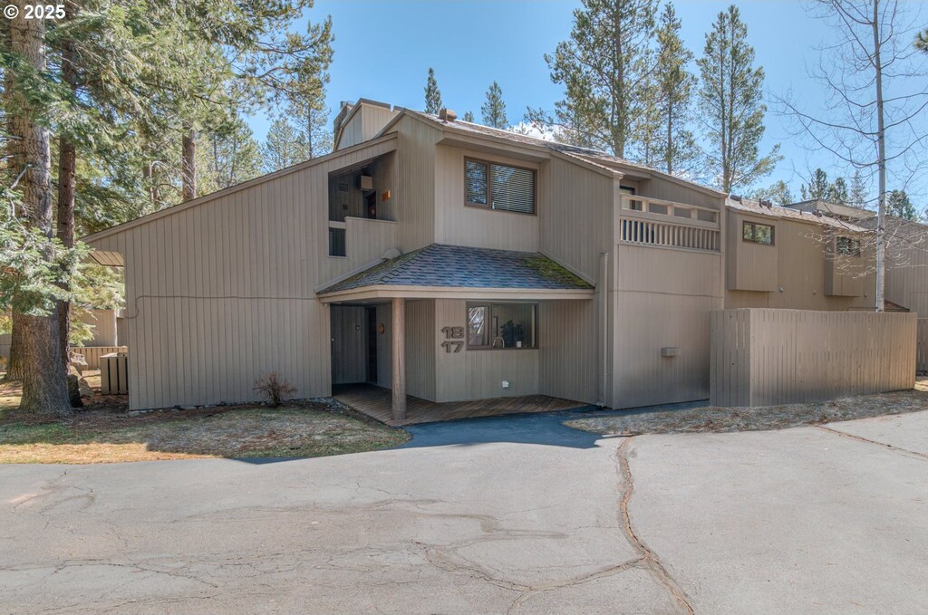 57217 Island Rd Unit 17, Sunriver, OR 97707 - view of front of house with roof with shingles
