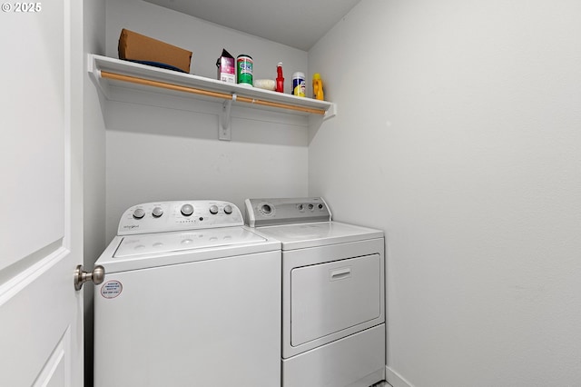 2504 Brackenfern Rd, Eugene, OR 97403 - laundry room featuring washer and dryer