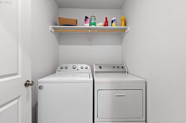 2504 Brackenfern Rd, Eugene, OR 97403 - washroom with washer and clothes dryer