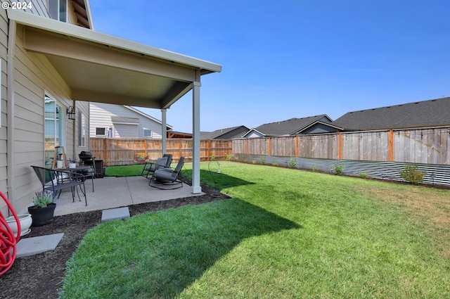 view of yard featuring a patio