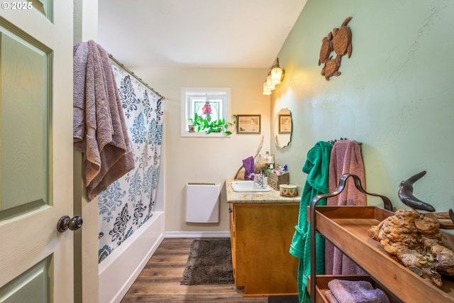 1274 Wild Mustang Ln, Gilchrist, OR 97737 - full bath featuring vanity, wood finished floors, shower / bath combo, and baseboards