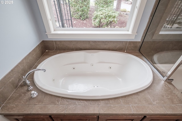 bathroom featuring tiled tub