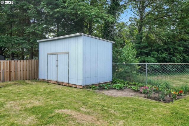 1208 SE Chapman Ave, Troutdale, OR 97060 - view of shed featuring a fenced backyard