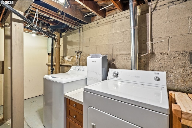 5125 NE Davis St, Portland, OR 97213 - washroom with washing machine and clothes dryer