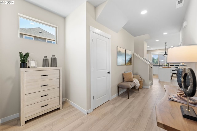 living area with recessed lighting, baseboards, light wood finished floors, and visible vents