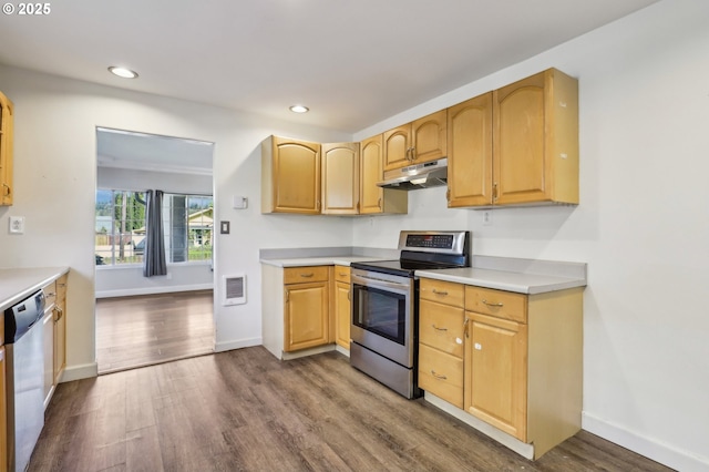 707 S 6th Ave, Kelso, WA 98626 - kitchen featuring dark wood-style floors, under cabinet range hood, stainless steel appliances, light countertops, and baseboards