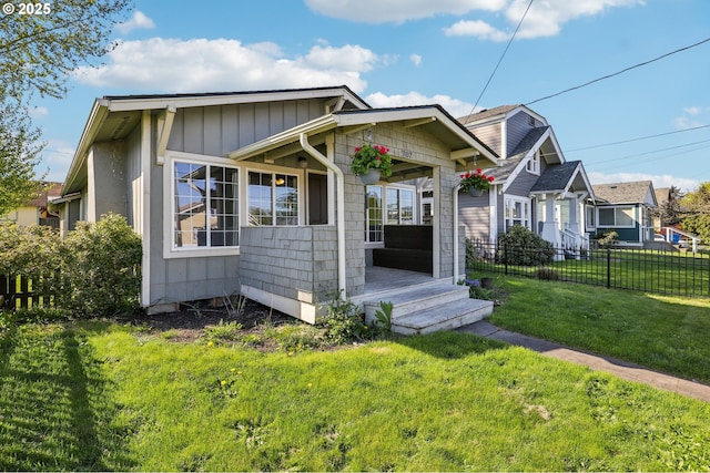707 S 6th Ave, Kelso, WA 98626 - bungalow featuring fence and a front lawn