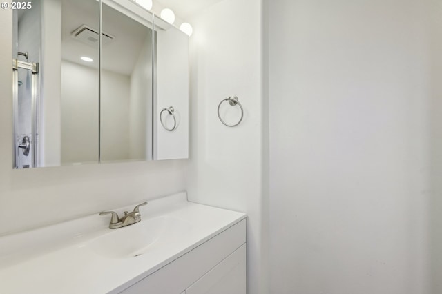 707 S 6th Ave, Kelso, WA 98626 - bathroom with vanity and visible vents