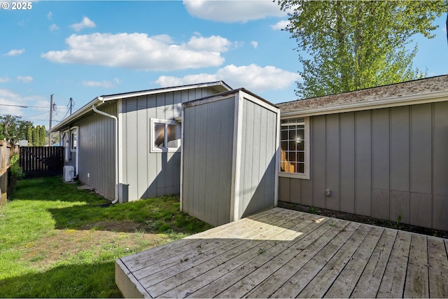 707 S 6th Ave, Kelso, WA 98626 - view of shed featuring fence