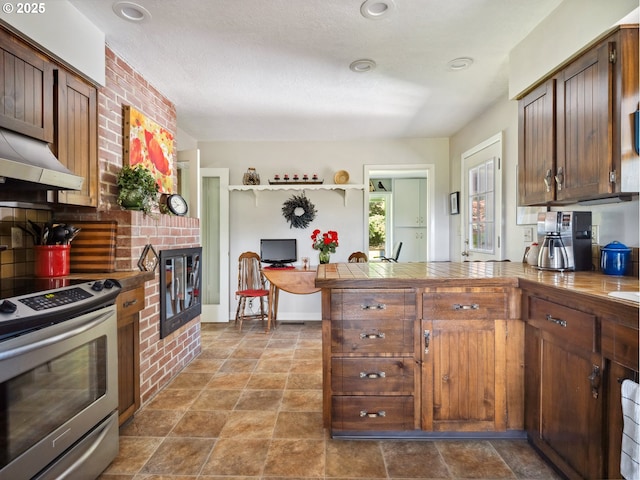 13513 SE 132nd Ave, Clackamas, OR 97015 - kitchen featuring stainless steel electric range oven, a peninsula, wine cooler, under cabinet range hood, and a desk