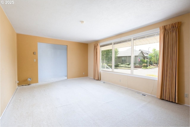 965 Robin Hood Ave, Eugene, OR 97401 - carpeted empty room with baseboards and a smoke detector