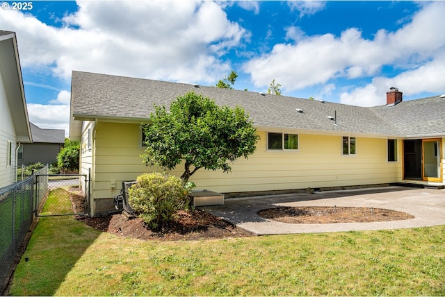 965 Robin Hood Ave, Eugene, OR 97401 - back of property featuring a shingled roof, a gate, and a patio area