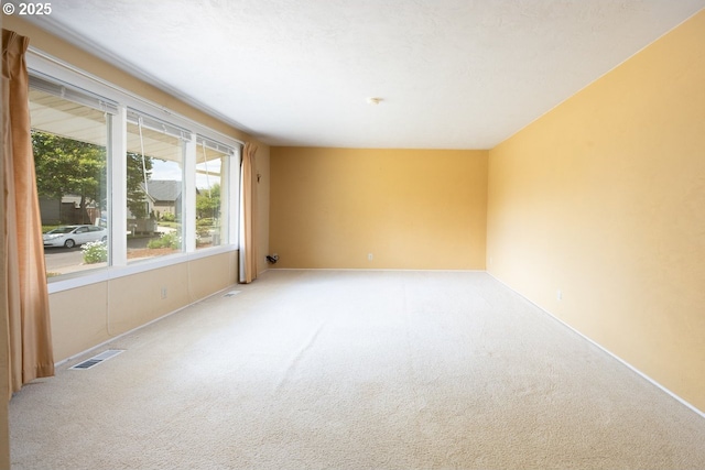 965 Robin Hood Ave, Eugene, OR 97401 - carpeted spare room featuring baseboards