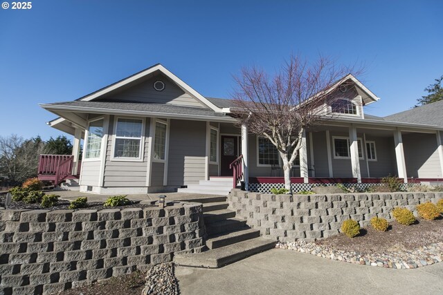 1985 32nd St, Florence, OR 97439 - ranch-style house featuring covered porch
