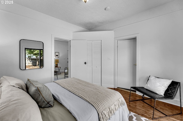 6206 N Denver Ave, Portland, OR 97217 - bedroom with wood finished floors, a closet, and a textured ceiling