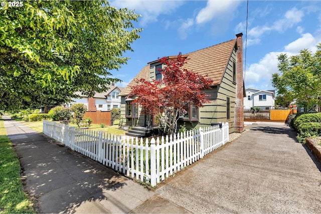 6206 N Denver Ave, Portland, OR 97217 - view of front of home featuring a chimney and a fenced front yard