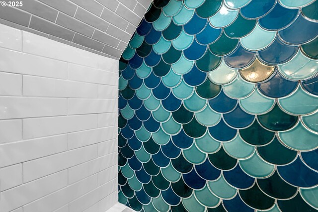 6206 N Denver Ave, Portland, OR 97217 - full bathroom with a shower with shower curtain