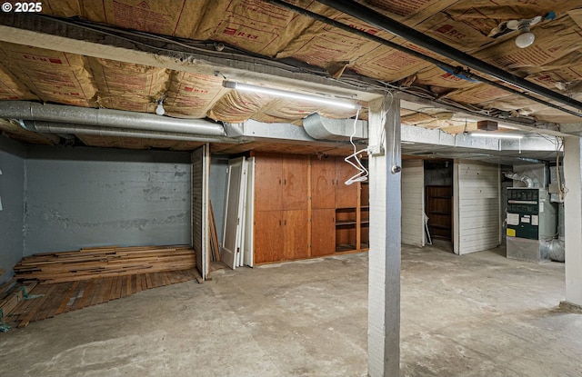 1825 NE 4th St, Salem, OR 97301 - unfinished below grade area featuring heating unit