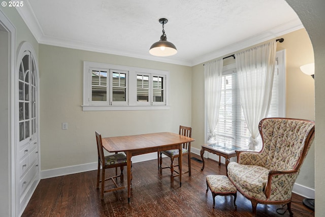 1825 NE 4th St, Salem, OR 97301 - dining room with ornamental molding and wood finished floors