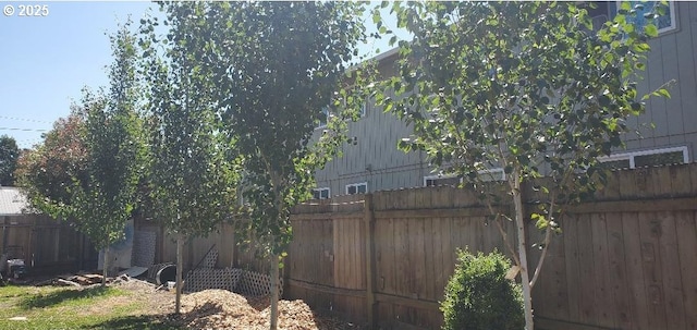 1825 NE 4th St, Salem, OR 97301 - view of fenced backyard