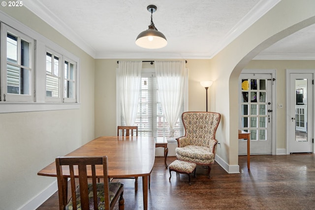 1825 NE 4th St, Salem, OR 97301 - dining space with arched walkways, crown molding, and wood finished floors