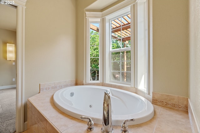 1748 Hardin Ave NW, Salem, OR 97304 - full bath with healthy amount of natural light and a whirlpool tub