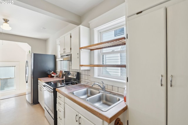 kitchen with a sink, backsplash, appliances with stainless steel finishes, white cabinets, and light countertops