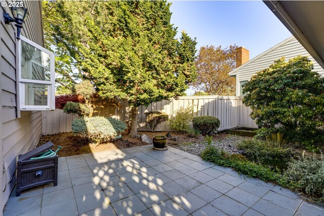 7430 SW Greens View Ct, Wilsonville, OR 97070 - community pool with a patio area