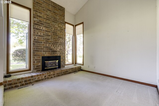 7430 SW Greens View Ct, Wilsonville, OR 97070 - living area featuring carpet flooring, a textured ceiling, baseboards, and a chandelier